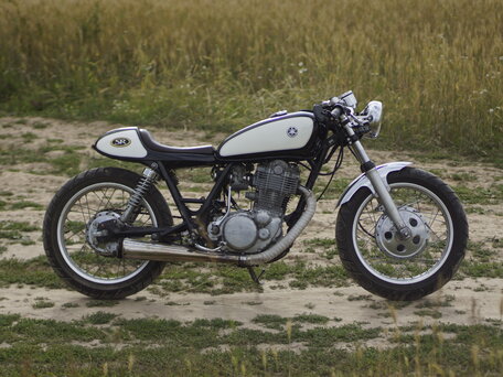 1997 Yamaha SR400, чёрный, 390000 рублей, вид 4
