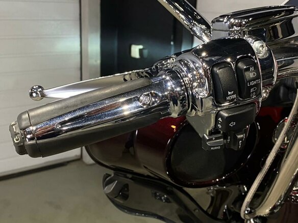 2013 Harley-Davidson CVO Limited, красный, 1990000 рублей - вид 10