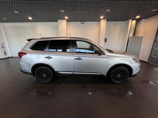 2016 Mitsubishi Outlander III Рестайлинг 2, серебристый, 1490000 рублей, вид 2
