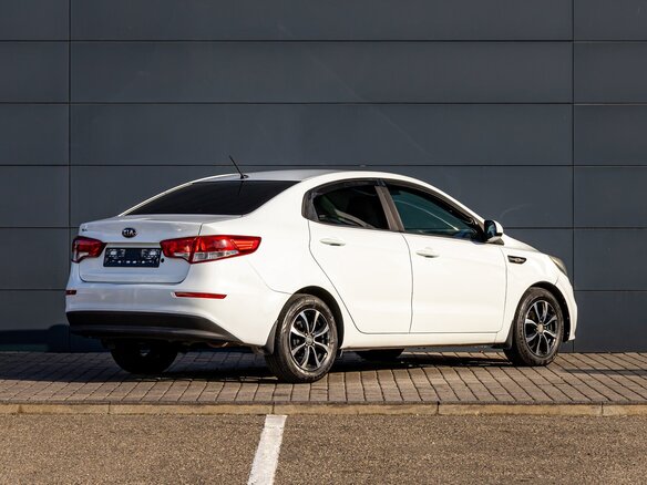 2016 Kia Rio III Рестайлинг, белый, 795000 рублей - вид 5