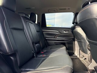 2019 Toyota Highlander III (XU50) Рестайлинг, белый, 3850000 рублей, вид 4