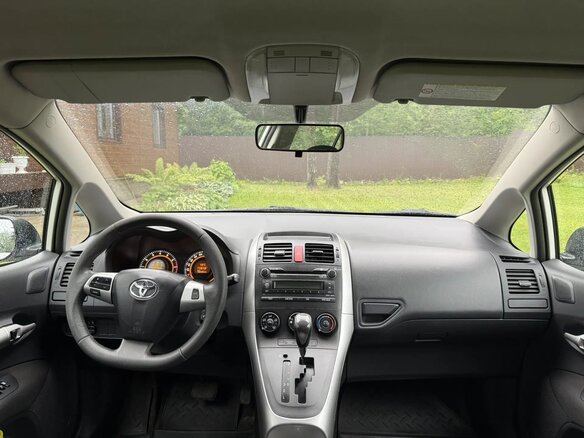 2011 Toyota Auris I Рестайлинг, белый, 870000 рублей - вид 7