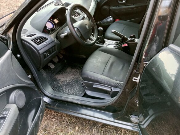 2013 Renault Megane III Рестайлинг, чёрный, 700000 рублей - вид 4