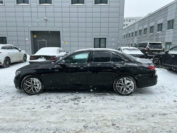2020 Mercedes-Benz E-Класс 200 V (W213, S213, C238) Рестайлинг, чёрный, 3700000 рублей - вид 1
