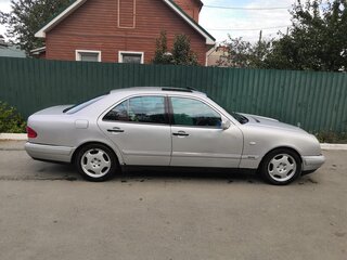 1997 Mercedes-Benz E-Класс 230 II (W210, S210), серебристый, 470000 рублей, вид 3