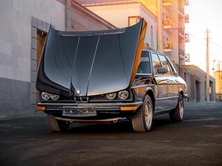 1979 BMW 5 серии 525i I (E12) Рестайлинг, чёрный, 1600000 рублей, вид 3