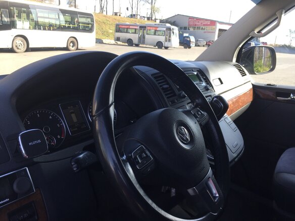 2011 Volkswagen Multivan T5 Рестайлинг, чёрный - вид 3