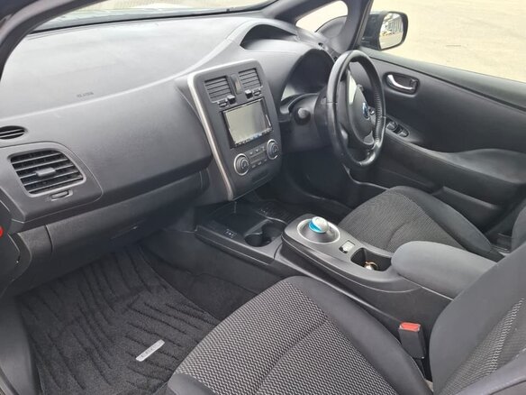 2013 Nissan Leaf (EM57) I (ZE0/AZE0), чёрный, 750000 рублей - вид 10