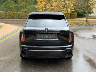 2026 Rolls-Royce Cullinan Black Badge I Рестайлинг (Series II), чёрный, 62000000 рублей, вид 4