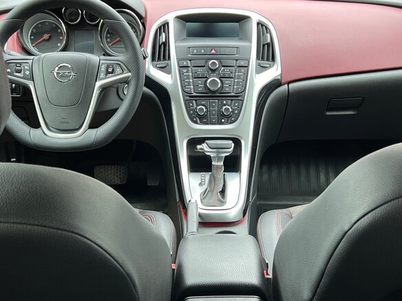 2013 Opel Astra GTC J Рестайлинг, красный, 899999 рублей - вид 8