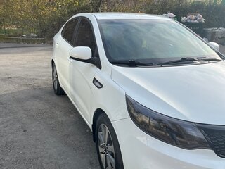 2011 Kia Rio 5-speed III, белый, 850000 рублей, вид 3