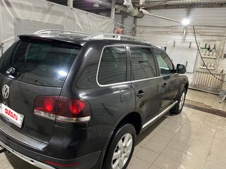 2007 Volkswagen Touareg I Рестайлинг, чёрный, 900000 рублей, вид 4