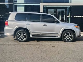 2015 Toyota Land Cruiser 200 Series Рестайлинг 1, серебристый, 3519000 рублей, вид 4