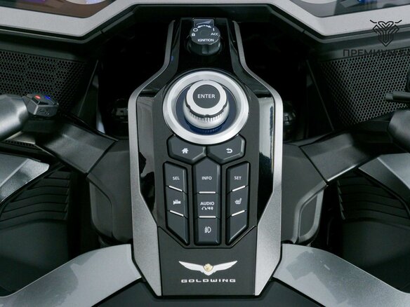 2024 Honda GL 1800 Gold Wing, серебристый, 3177000 рублей - вид 11