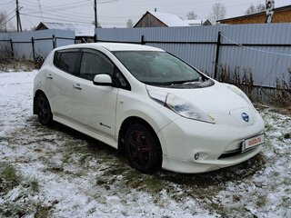 2013 Nissan Leaf (EM57) I (ZE0/AZE0), белый, 800000 рублей, вид 1