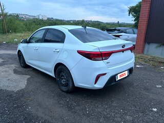 2017 Kia Rio IV, белый, 700000 рублей, вид 3