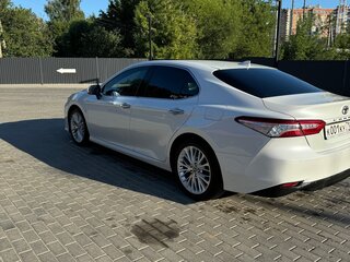 2018 Toyota Camry VIII (XV70), белый, 2700000 рублей, вид 3