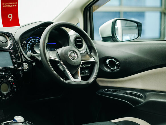 2018 Nissan Note e-Power II Рестайлинг, серый, 1050000 рублей - вид 10