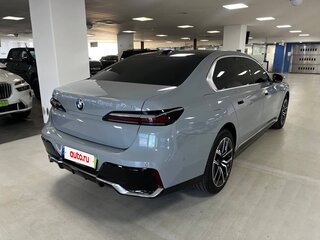 2024 BMW 7 серии 740i xDrive VII (G70), серый, 15500000 рублей, вид 4