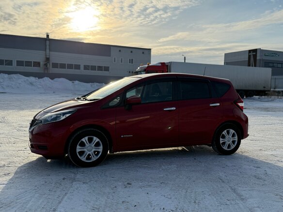 2017 Nissan Note e-Power II Рестайлинг, красный, 1150000 рублей - вид 15