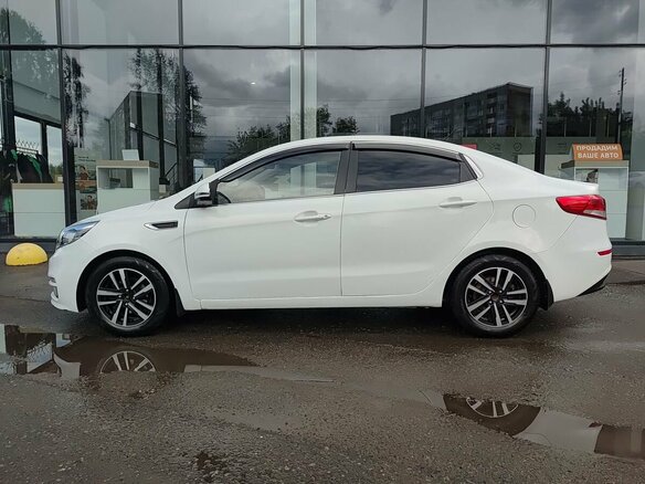 2015 Kia Rio III Рестайлинг, белый - вид 7