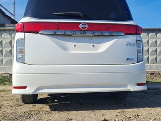 2010 Nissan Elgrand III (E52), белый, 2570000 рублей, вид 3