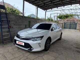 2017 Toyota Camry VII (XV50) Рестайлинг, белый, 2150000 рублей, вид 2