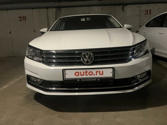 2017 Volkswagen Passat (North America and China) I Рестайлинг, белый, 1950000 рублей