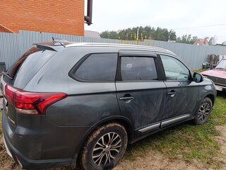 2018 Mitsubishi Outlander III Рестайлинг 2, серый, 1550000 рублей, вид 2