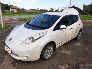 2013 Nissan Leaf (EM57) I (ZE0/AZE0), белый, 1550000 рублей, вид 2