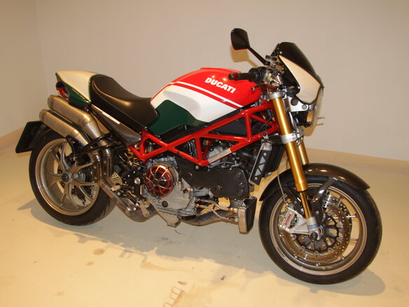 2006 Ducati Monster S4, красный - вид 3