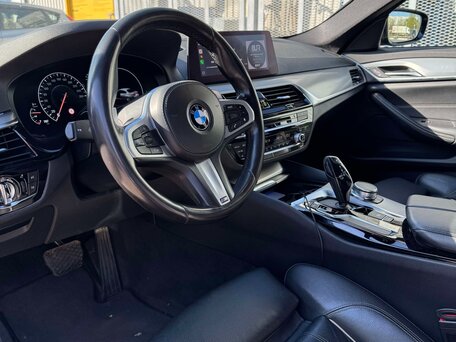 2019 BMW 5 серии 520d VII (G30/G31/G38), чёрный, 2820000 рублей, вид 5