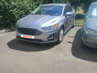 2020 Ford Fusion (North America) II Рестайлинг, серебристый, 1950000 рублей, вид 4