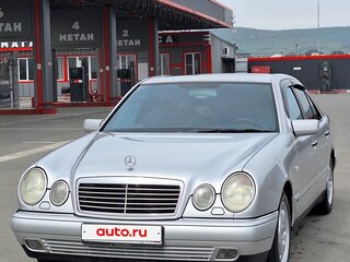 1996 Mercedes-Benz E-Класс 230 II (W210, S210), серебристый, 500000 рублей, вид 1