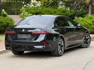 2025 BMW 5 серии 530i xDrive VIII (G60/G61/G68), чёрный, 9190000 рублей, вид 2
