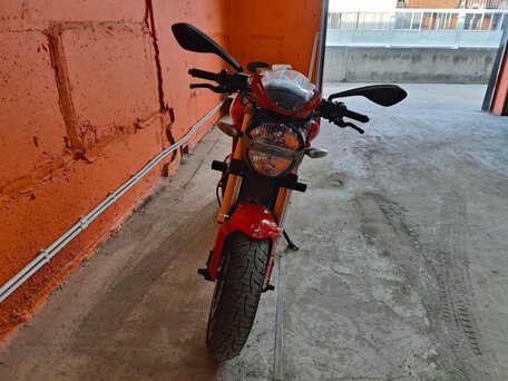 2009 Ducati Monster 696, красный, 480000 рублей, вид 2