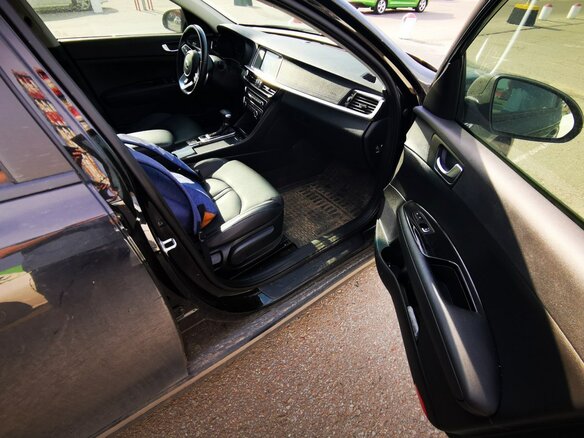 2019 Kia Optima IV Рестайлинг, чёрный, 6000000 рублей - вид 5