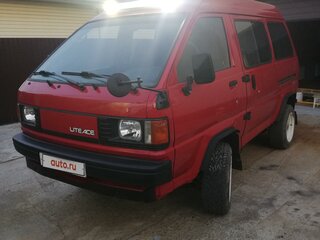 1989 Toyota Lite Ace III, красный, 999999 рублей, вид 1