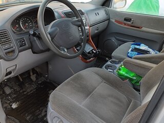 2004 Kia Carnival I Рестайлинг, серебристый, 550000 рублей, вид 1