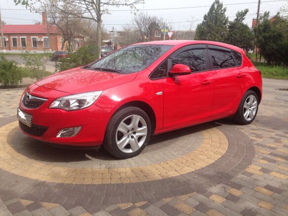 2012 Opel Astra J, красный