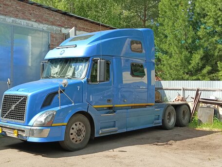 2008 Volvo VNL, голубой, 4780000 рублей, вид 1