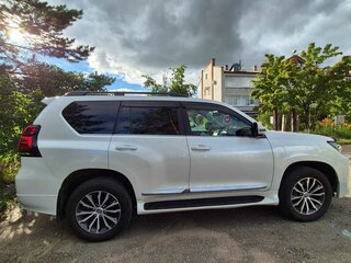 2017 Toyota Land Cruiser Prado 150 Series Рестайлинг 2, белый, 7050000 рублей, вид 4