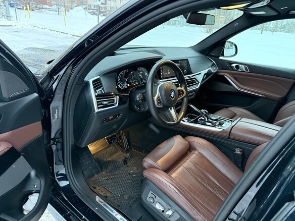 2021 BMW X5 45e IV (G05/G18), чёрный, 6500000 рублей - вид 11