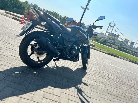 2022 Bajaj Pulsar 180, чёрный, 160000 рублей, вид 3