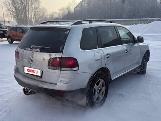 2008 Volkswagen Touareg I Рестайлинг, серебристый, 1000000 рублей, вид 4