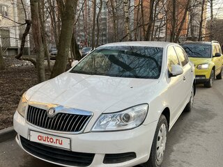 2013 Skoda Octavia II (A5) Рестайлинг, белый, 600000 рублей, вид 1