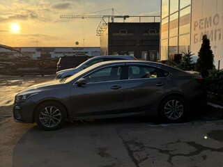 2021 Kia Cerato IV, серый, 2500000 рублей, вид 4