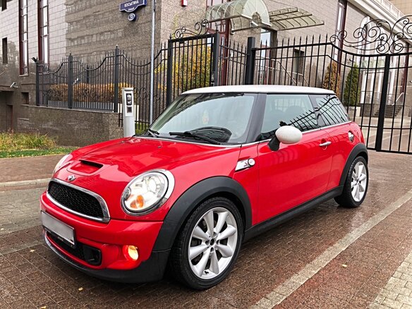2010 Mini Hatch Cooper S II (R56) Рестайлинг, красный - вид 1