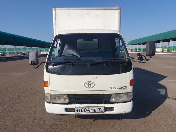 1998 Toyota Toyoace, белый, 1250000 рублей - вид 2
