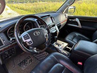 2015 Toyota Land Cruiser 200 Series Рестайлинг 1, белый, 4850000 рублей, вид 4